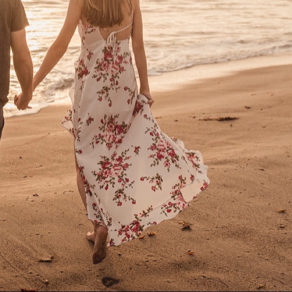 Event Buzz Floral Ruffle Maxi Dress from Vici - Picture 5 of 5